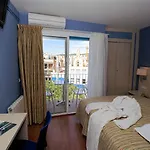 Parrots Hotel 3*