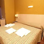Hotel Parrots 3*