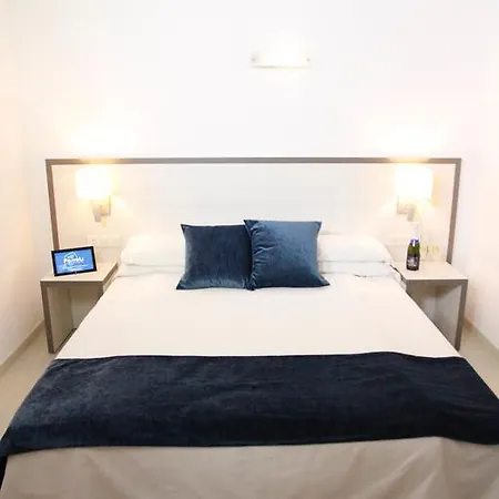 Ξενοδοχείο Parrots 3*