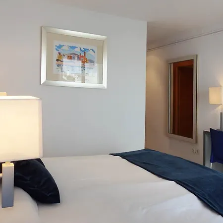 Ξενοδοχείο Parrots 3*