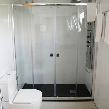 Ξενοδοχείο Parrots 3*