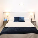 Hotel Parrots 3*