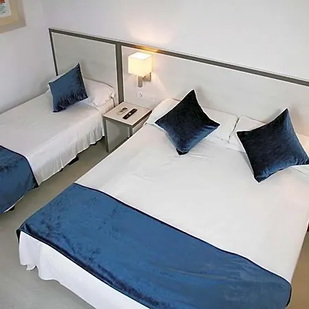 Parrots Hotel 3*