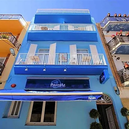 Hotel Parrots 3*