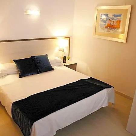 Hotel Parrots 3*