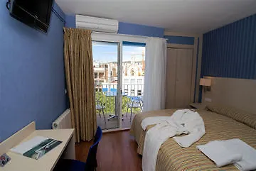 Parrots Hotel 3*