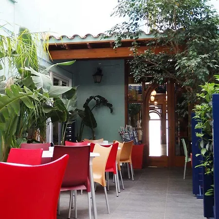 Hotell Parrots 3*