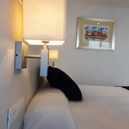 Parrots Hotel