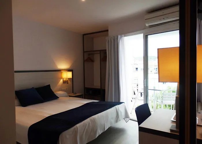 Parrots Отель Сиджес