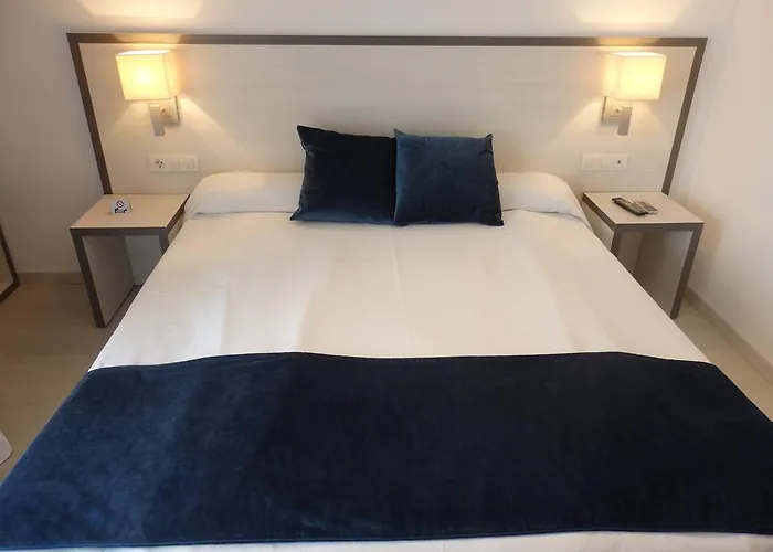 Parrots Отель 3*