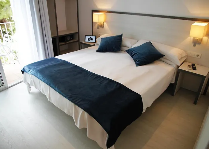 Parrots Отель Сиджес