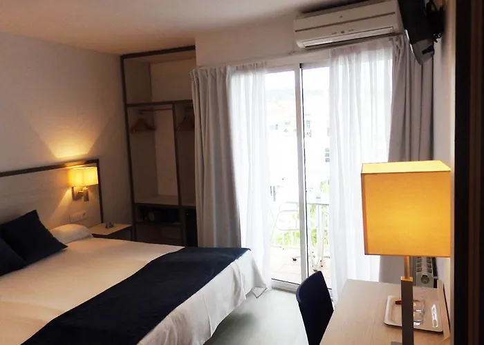 Parrots 3* Сиджес