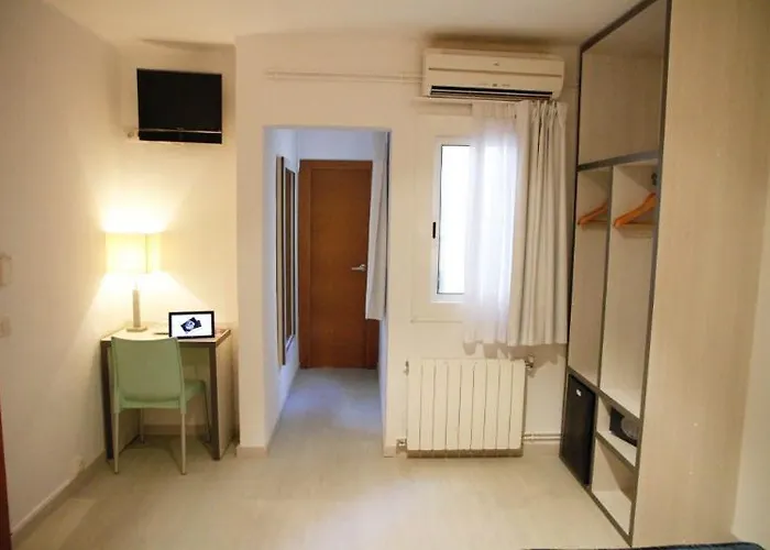 Parrots Отель Сиджес