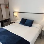 Hotel Parrots