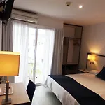 Hotel Parrots
