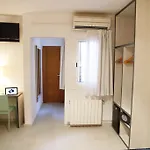Parrots Hotel