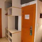 Hotel Parrots