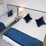 Hotel Parrots