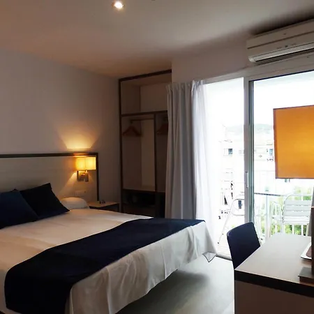 Parrots Otel Sitges