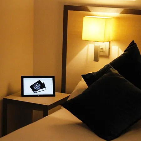 Parrots Otel 3*