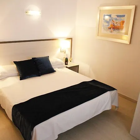 Parrots Otel Sitges