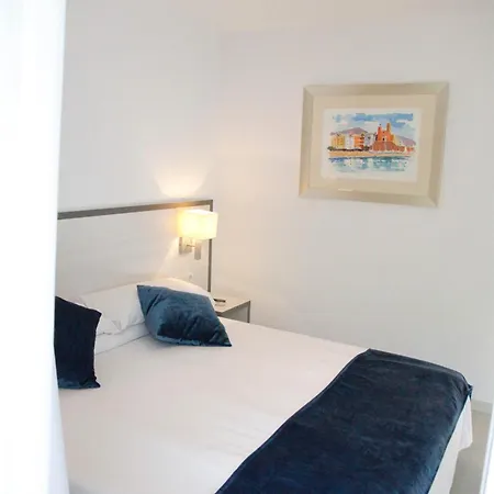 Otel Parrots 3*